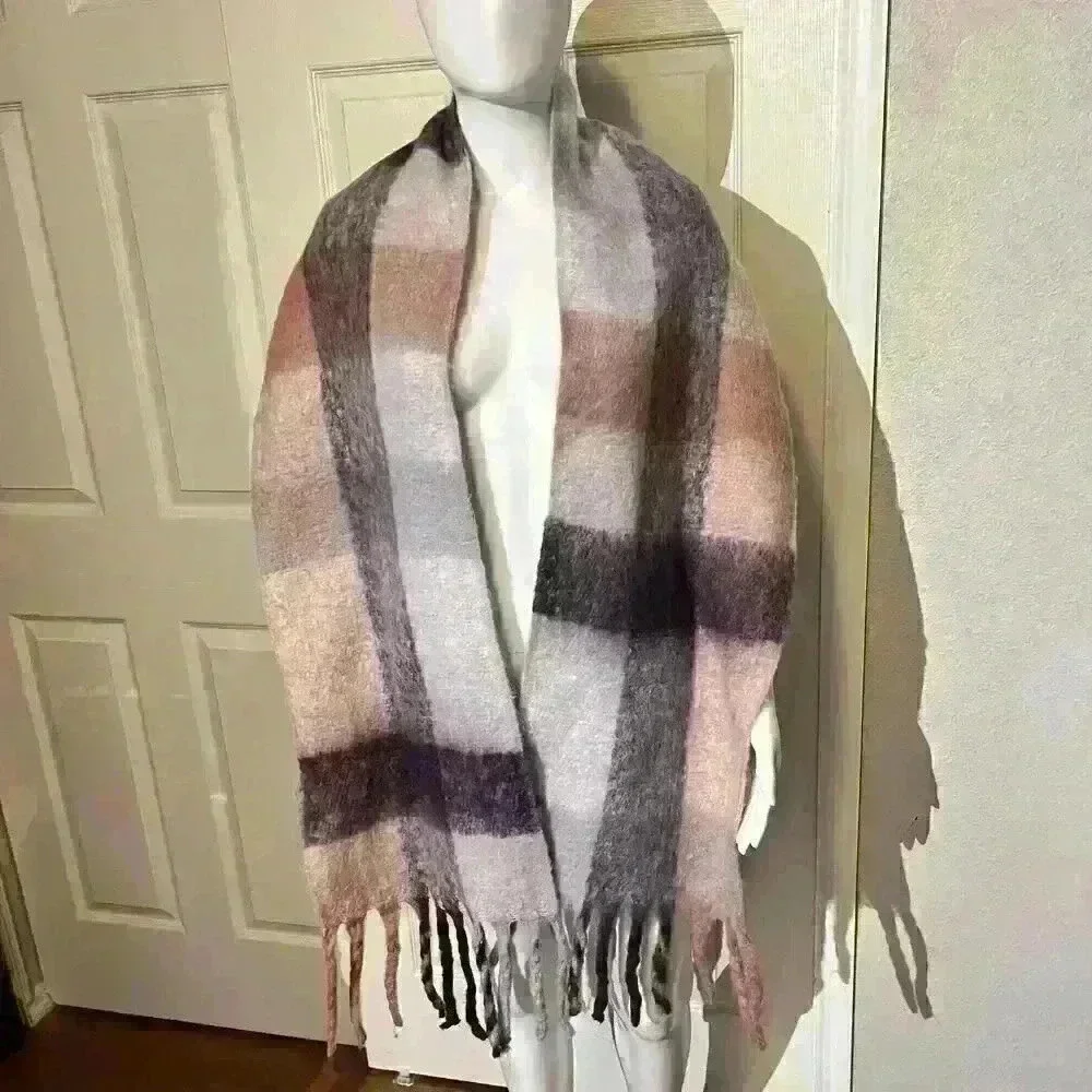 Steve Madden Plaid Check Scarf Plush Colorful Fringe Women’s One Size
